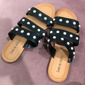 Black Pearls sandals